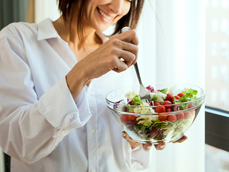 Healthy eating as part of the habits of a classy woman